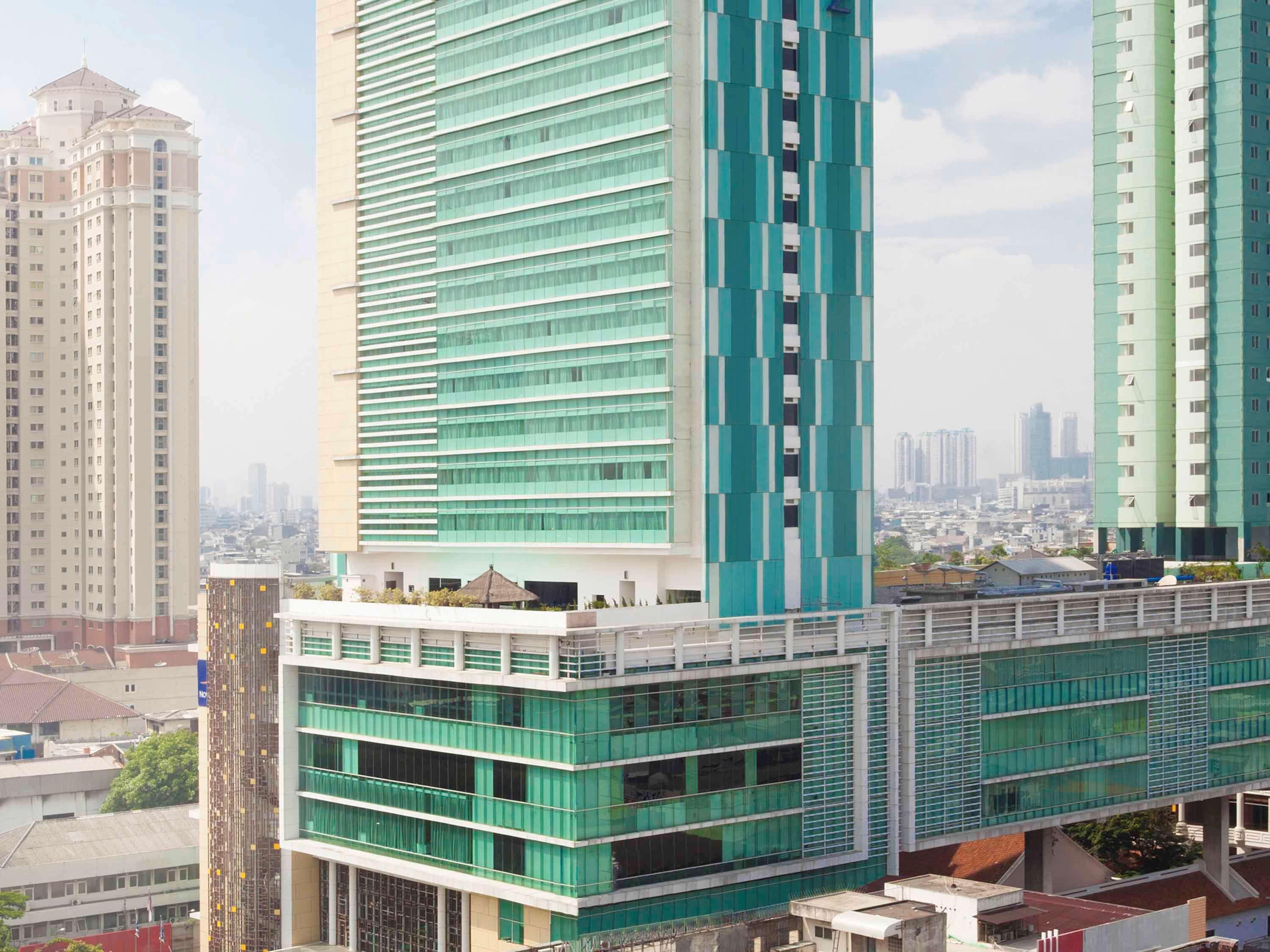 Novotel Jakarta Gajah Mada מראה חיצוני תמונה