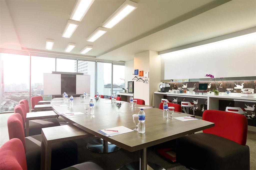 Novotel Jakarta Gajah Mada מראה חיצוני תמונה