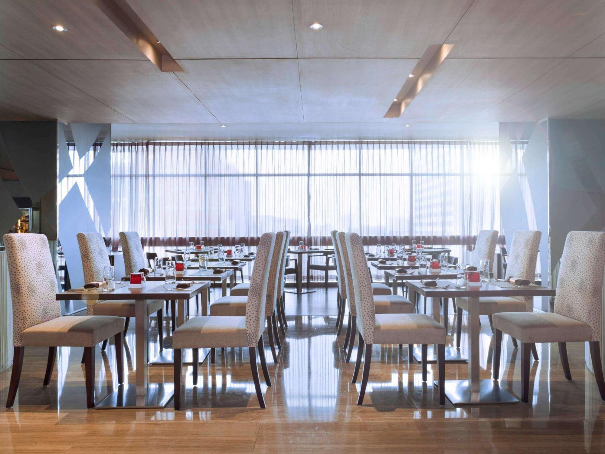 Novotel Jakarta Gajah Mada מראה חיצוני תמונה