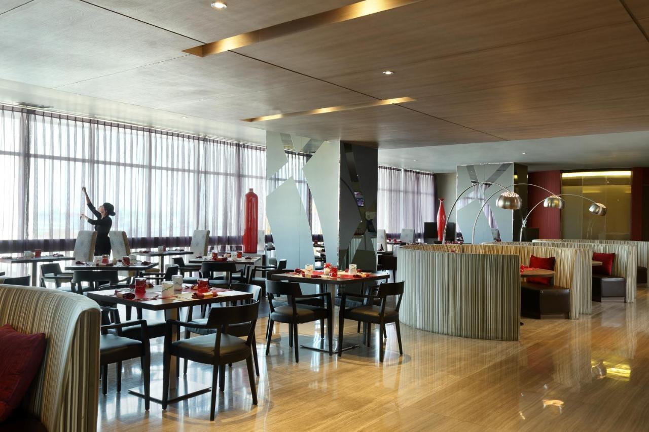 Novotel Jakarta Gajah Mada מראה חיצוני תמונה