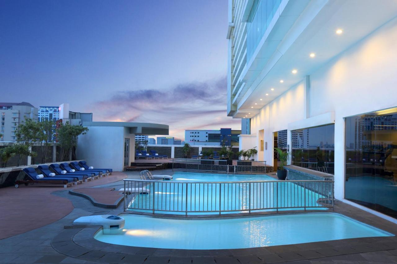 Novotel Jakarta Gajah Mada מראה חיצוני תמונה